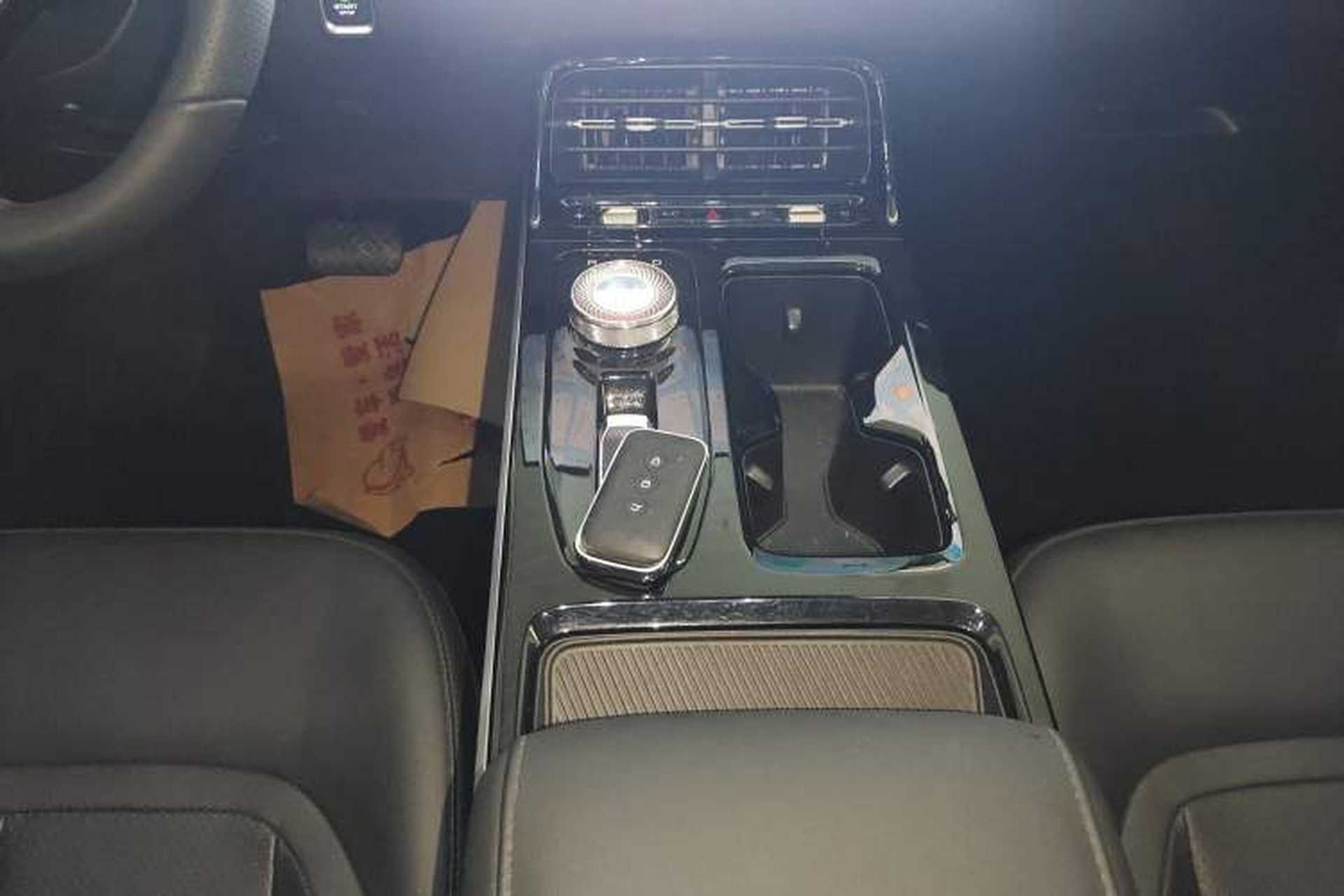 Used Wuling Xingguang 2024 Co-Creation Edition 510 Advanced Model Gear Lever