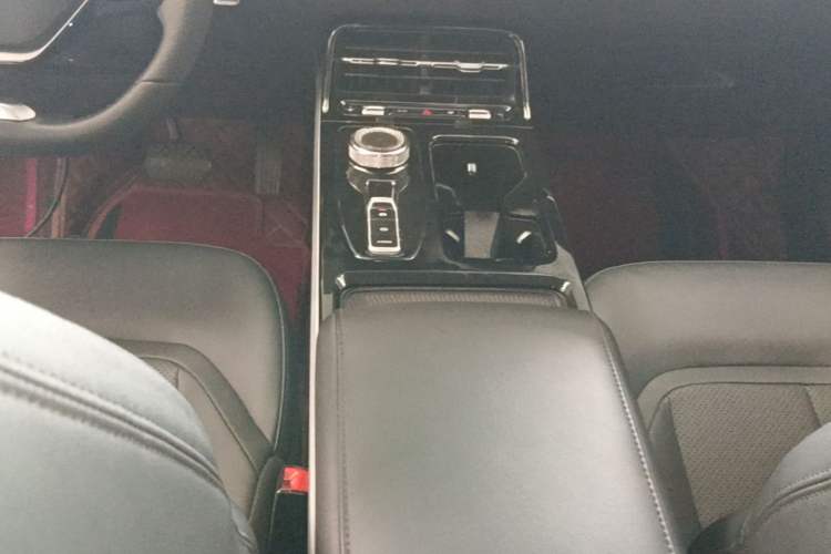 Used Wuling Xingguang 2024 Co-Creation Edition 510 Advanced Model Gear Lever