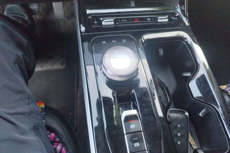 Used Wuling Xingguang 2024 Co-Creation Edition 150 Flagship Model Gear Lever