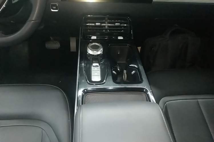 Used Wuling Xingguang 2024 Co-Creation Edition 510 Advanced Model Gear Lever