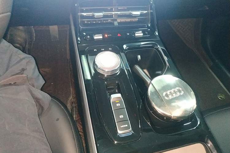 Used Wuling Xingguang 2024 Co-Creation Edition 510 Advanced Model Gear Lever