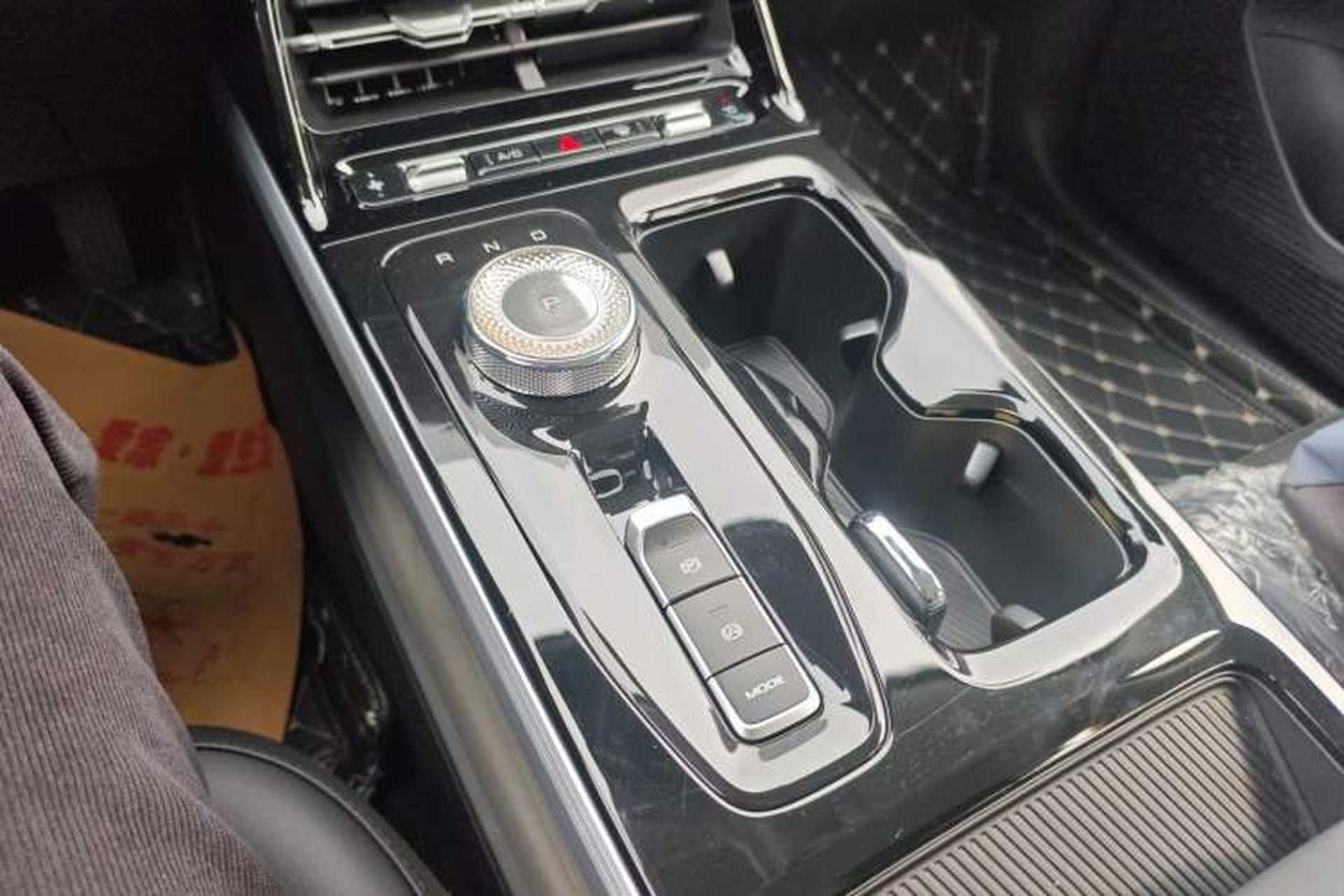 Used Wuling Xingguang 2024 Co-Creation Edition 510 Advanced Model Gear Lever