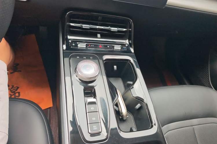 Used Wuling Xingguang 2024 Co-Creation Edition 150 Advanced Model Gear Lever