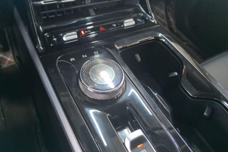 Used Wuling Xingguang 2024 Co-Creation Edition 510 Advanced Model Gear Lever