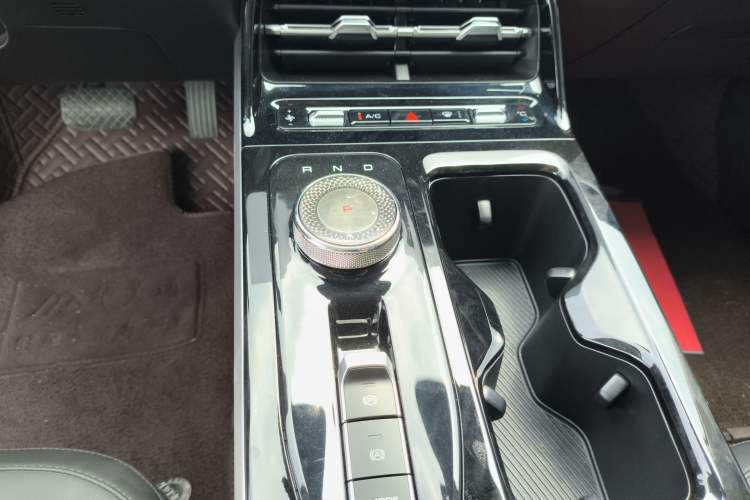 Used Wuling Xingguang 2024 Co-Creation Edition 510 Advanced Model Gear Lever