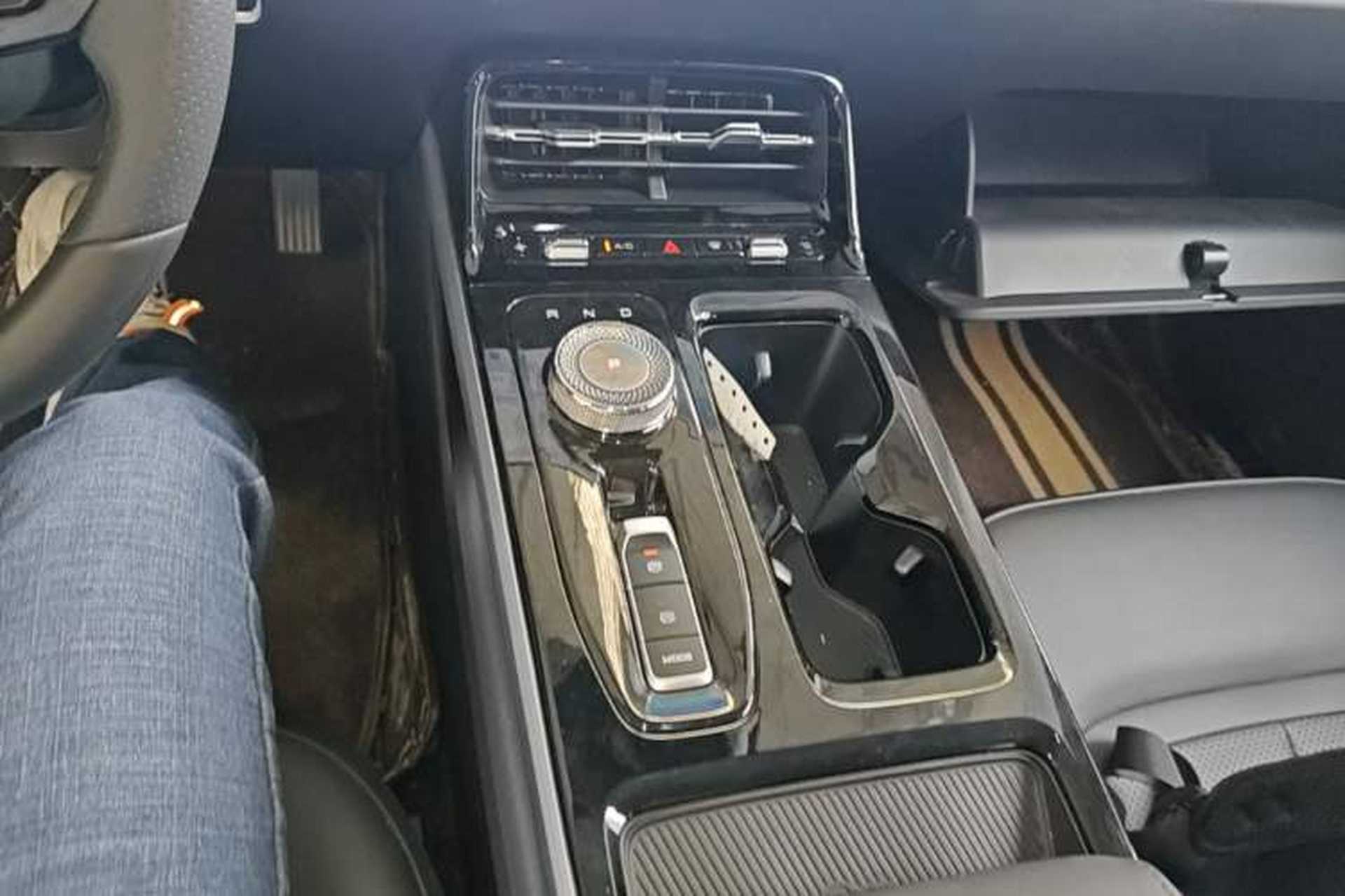 Used Wuling Xingguang 2024 Co-Creation Edition 510 Advanced Model Gear Lever