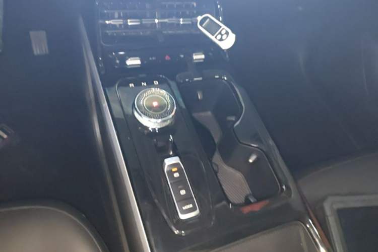 Used Wuling Xingguang 2024 Co-Creation Edition 510 Advanced Model Gear Lever