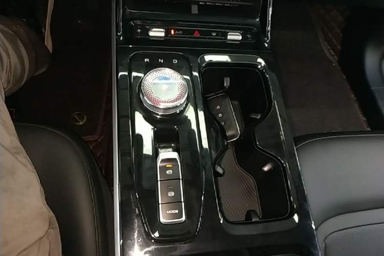 Used Wuling Xingguang 2024 Co-Creation Edition 510 Advanced Model Gear Lever