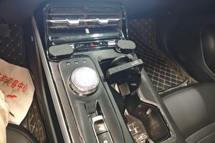 Used Wuling Xingguang 2024 Co-Creation Edition 510 Advanced Model Gear Lever