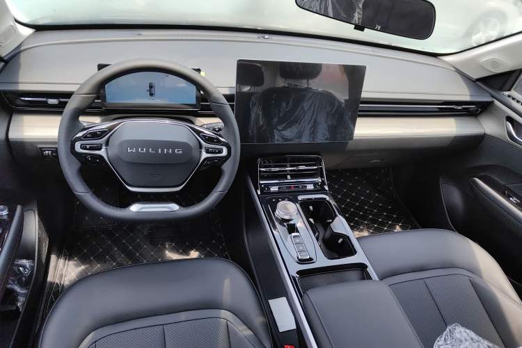 Used Wuling Xingguang 2024 Co-Creation Edition 510 Advanced Model Interior 1