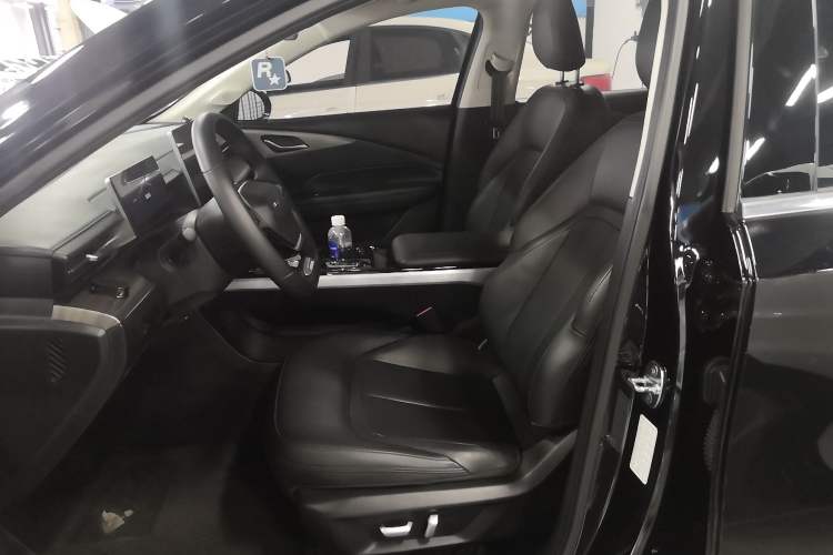 Used Wuling Xingguang 2024 Co-Creation Edition 510 Advanced Model Interior 1
