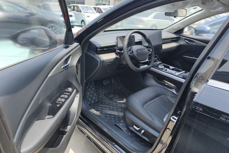 Used Wuling Xingguang 2024 Co-Creation Edition 510 Advanced Model Interior 2