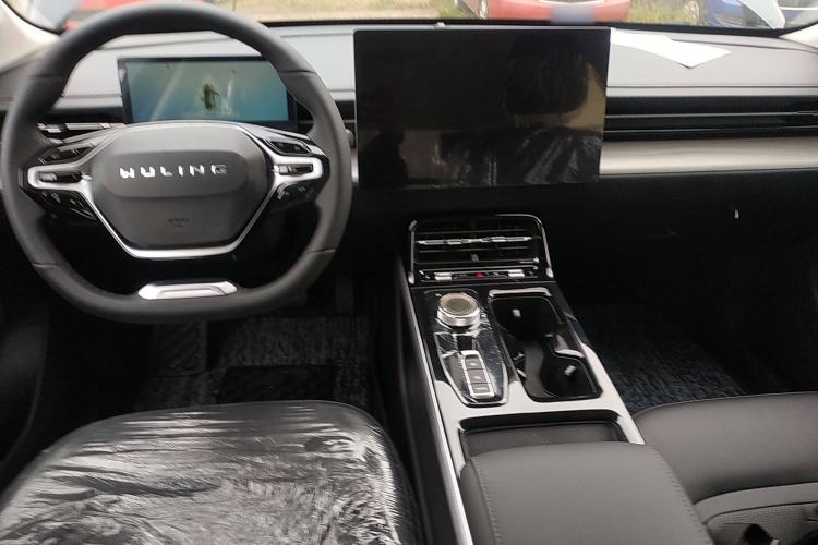 Used Wuling Xingguang 2024 Co-Creation Edition 510 Advanced Model Interior 2