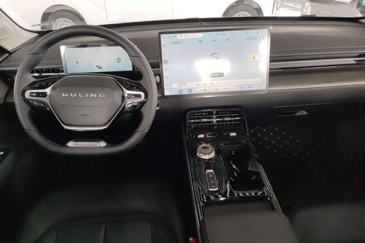 Used Wuling Xingguang 2024 Co-Creation Edition 510 Advanced Model Interior 2