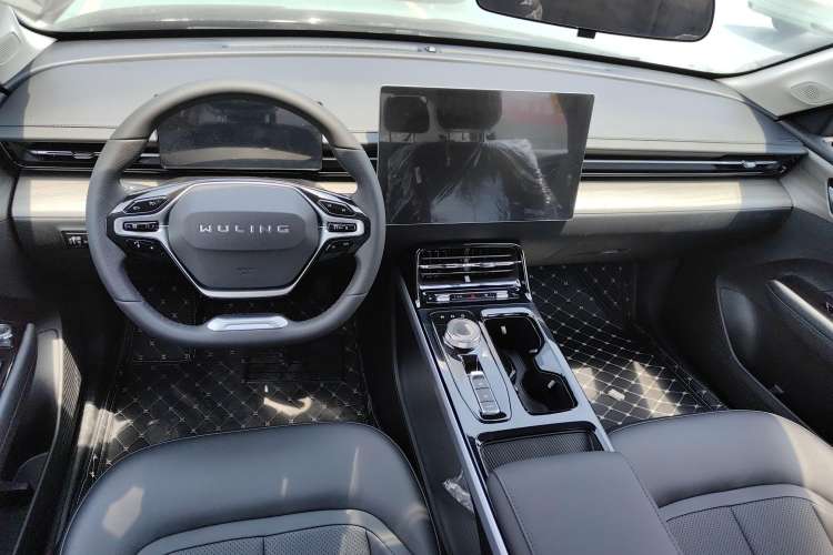 Used Wuling Xingguang 2024 Co-Creation Edition 510 Advanced Model Interior 3