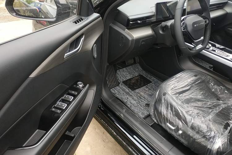 Used Wuling Xingguang 2024 Co-Creation Edition 510 Advanced Model Interior 3