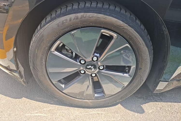 Used Wuling Xingguang 2024 Co-creation Edition 150 Standard Model Left Front Wheel Hub