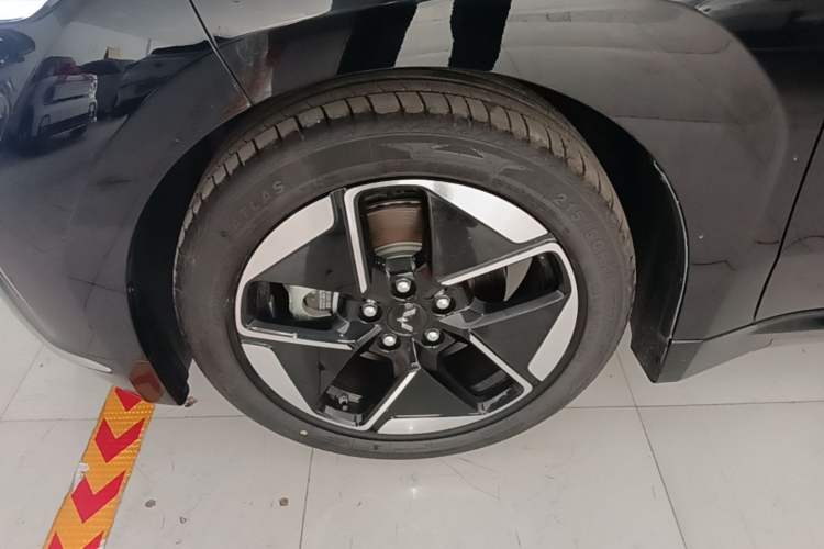 Used Wuling Xingguang 2024 Co-Creation Edition 510 Advanced Model Left Front Wheel Hub