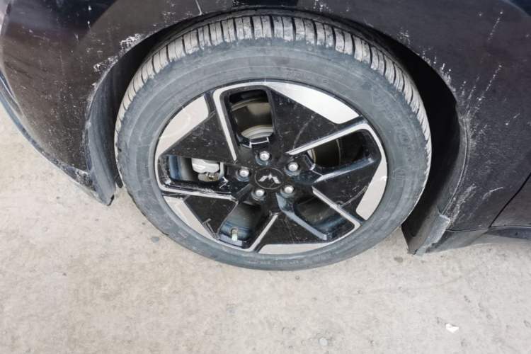 Used Wuling Xingguang 2024 Co-Creation Edition 150 Advanced Model Left Front Wheel Hub