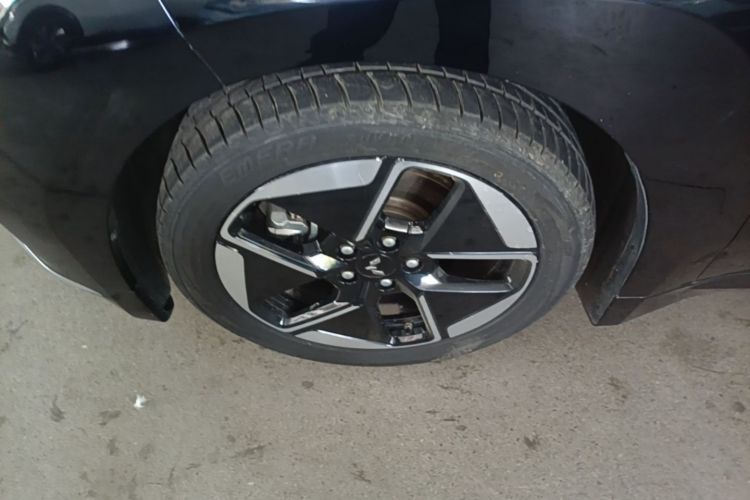 Used Wuling Xingguang 2024 Co-Creation Edition 510 Advanced Model Left Front Wheel Hub