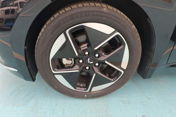 Used Wuling Xingguang 2024 Co-Creation Edition 510 Advanced Model Left Front Wheel Hub