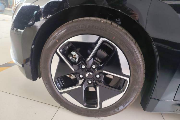 Used Wuling Xingguang 2024 Co-Creation Edition 510 Advanced Model Left Front Wheel Hub