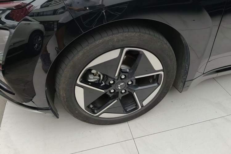 Used Wuling Xingguang 2024 Co-Creation Edition 150 Flagship Model Left Front Wheel Hub