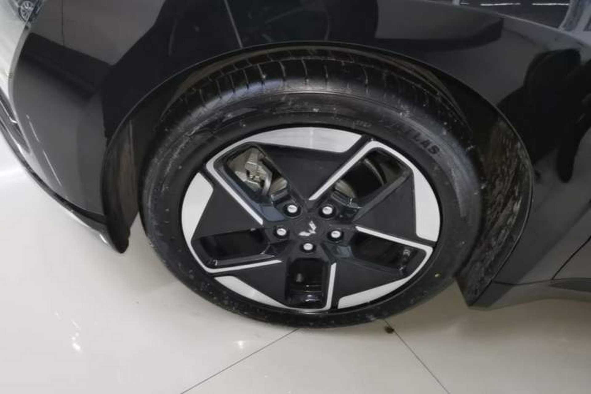 Used Wuling Xingguang 2024 Co-Creation Edition 150 Flagship Model Left Front Wheel Hub