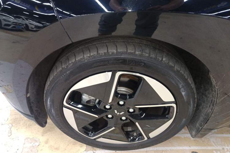 Used Wuling Xingguang 2024 Co-Creation Edition 150 Flagship Model Left Front Wheel Hub