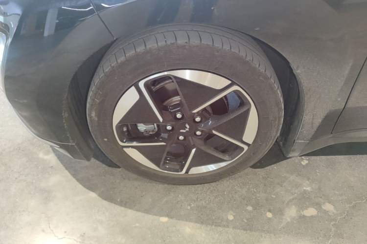 Used Wuling Xingguang 2024 Co-Creation Edition 510 Advanced Model Left Front Wheel Hub