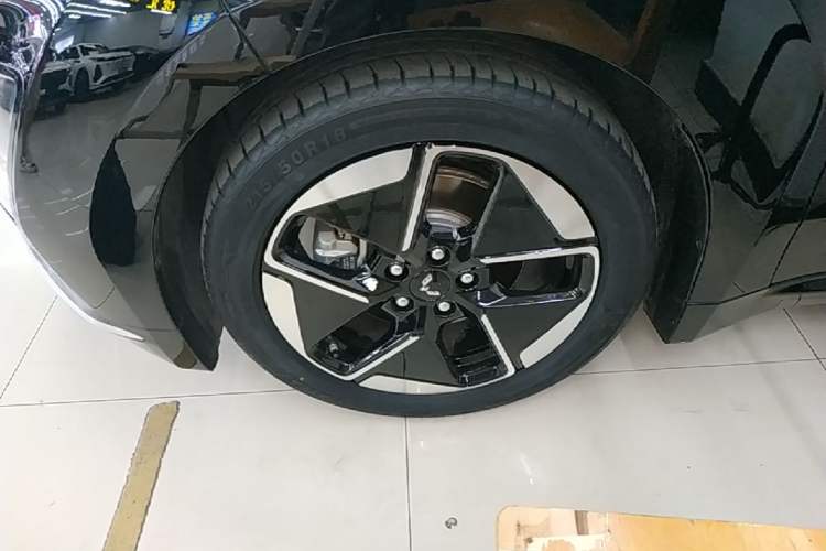 Used Wuling Xingguang 2024 Co-Creation Edition 510 Advanced Model Left Front Wheel Hub
