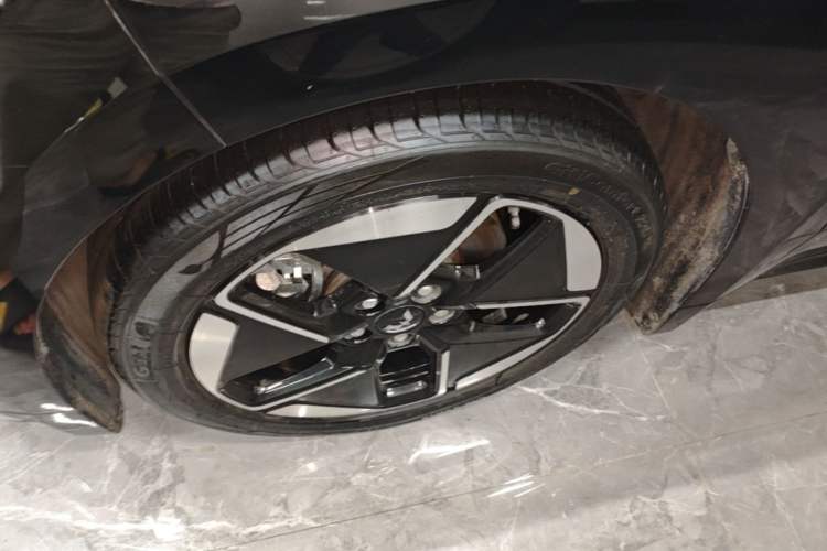 Used Wuling Xingguang 2024 Co-Creation Edition 510 Advanced Model Left Front Wheel Hub