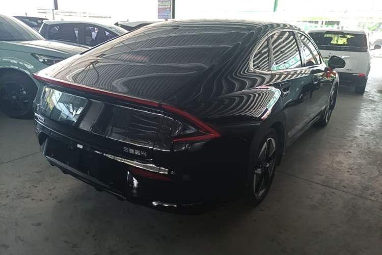 Used Wuling Xingguang 2024 Co-Creation Edition 510 Advanced Model Rear Right 45 Deg