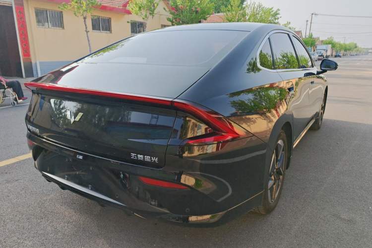 Used Wuling Xingguang 2024 Co-Creation Edition 510 Advanced Model Rear Right 45 Deg