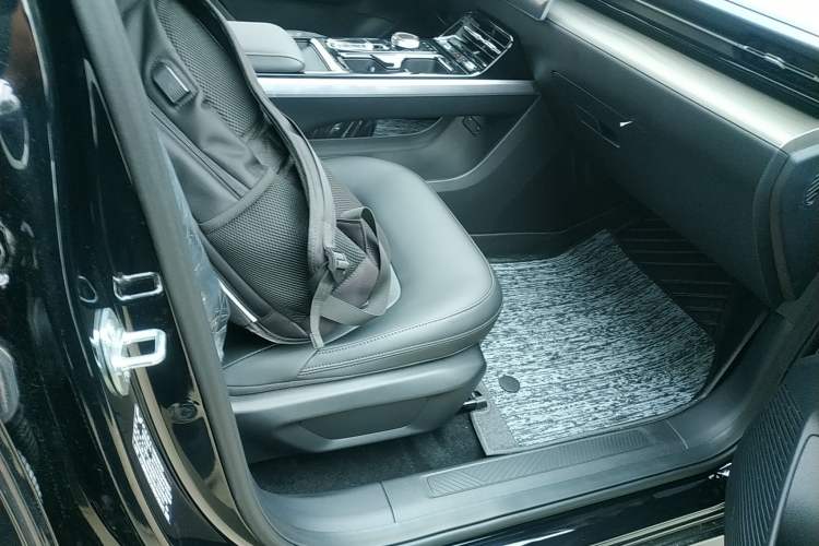 Used Wuling Xingguang 2024 Co-Creation Edition 510 Advanced Model Right Front Seat
