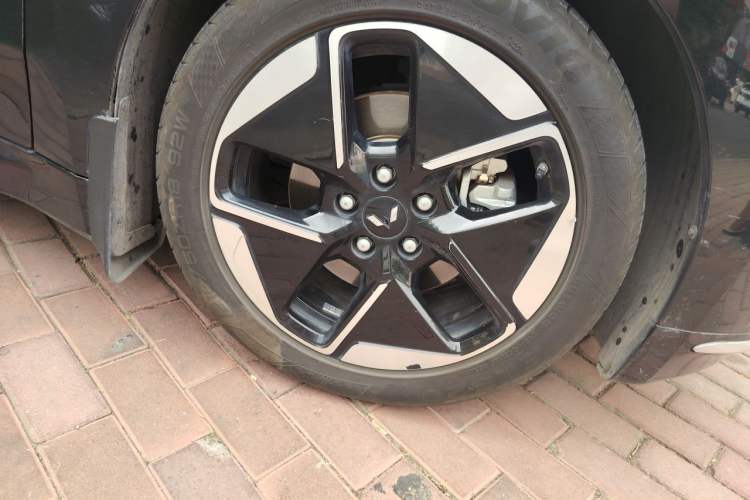 Used Wuling Xingguang 2024 Co-Creation Edition 510 Advanced Model Right Front Wheel Hub