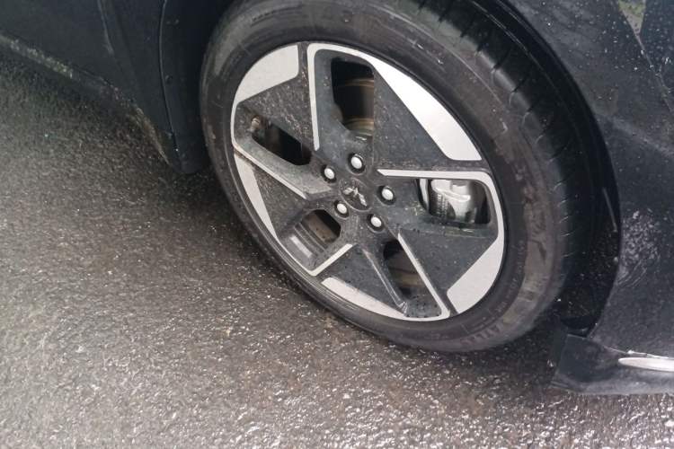 Used Wuling Xingguang 2024 Co-Creation Edition 510 Advanced Model Right Front Wheel Hub