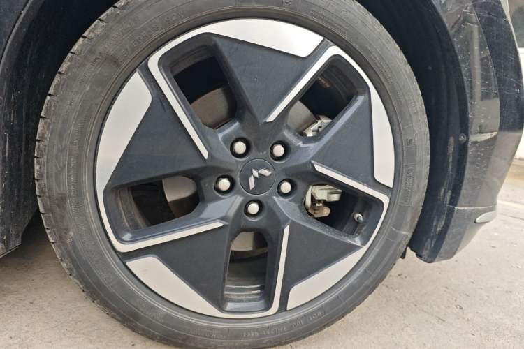 Used Wuling Xingguang 2024 Co-Creation Edition 510 Advanced Model Right Front Wheel Hub