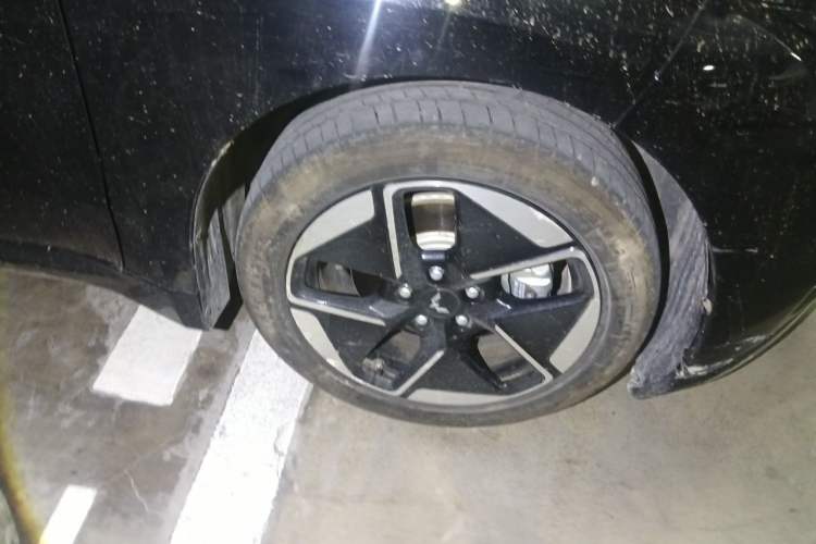 Used Wuling Xingguang 2024 Co-Creation Edition 150 Flagship Model Right Front Wheel Hub