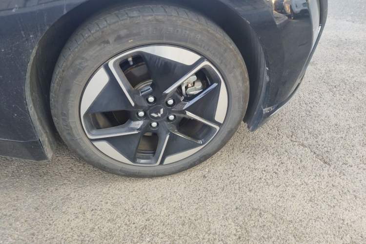 Used Wuling Xingguang 2024 Co-Creation Edition 150 Flagship Model Right Front Wheel Hub