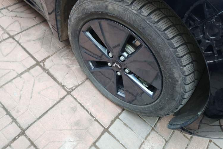Used Wuling Xingguang 2024 Co-creation Edition 150 Standard Model Right Front Wheel Hub