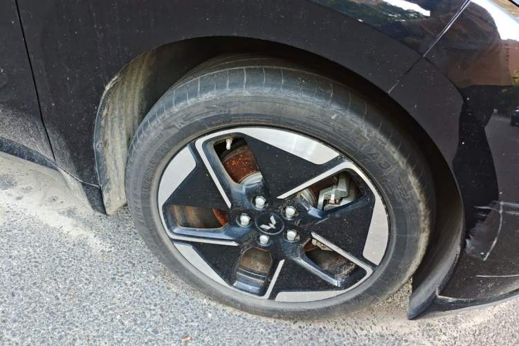 Used Wuling Xingguang 2024 Co-Creation Edition 150 Advanced Model Right Front Wheel Hub