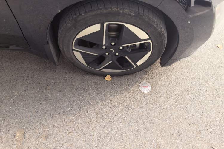 Used Wuling Xingguang 2024 Co-Creation Edition 510 Advanced Model Right Front Wheel Hub