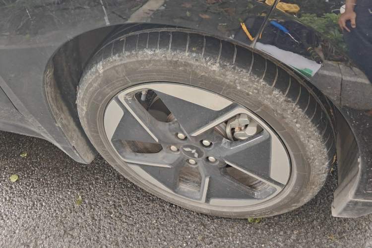 Used Wuling Xingguang 2024 Co-Creation Edition 510 Advanced Model Right Front Wheel Hub