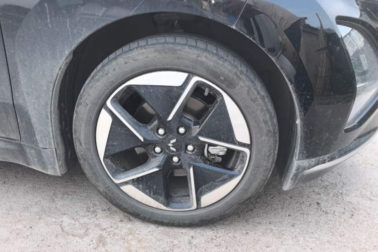 Used Wuling Xingguang 2024 Co-Creation Edition 150 Flagship Model Right Front Wheel Hub