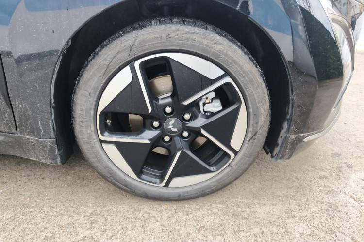 Used Wuling Xingguang 2024 Co-Creation Edition 510 Advanced Model Right Front Wheel Hub