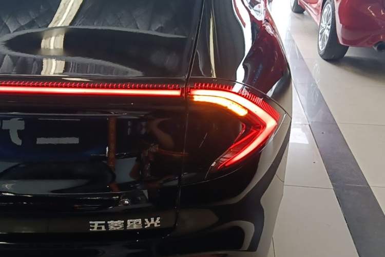 Used Wuling Xingguang 2024 Co-Creation Edition 510 Advanced Model Right Rear Taillight
