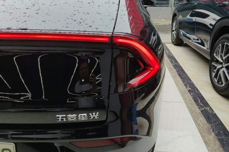 Used Wuling Xingguang 2024 Co-Creation Edition 150 Flagship Model Right Rear Taillight