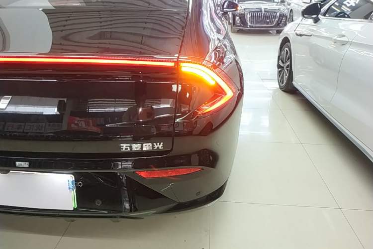 Used Wuling Xingguang 2024 Co-Creation Edition 510 Advanced Model Right Rear Taillight