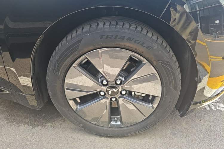 Used Wuling Xingguang 2024 Co-creation Edition 150 Standard Model Right Rear Wheel Hub